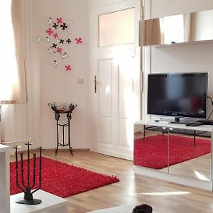 Center Royalty Apartment